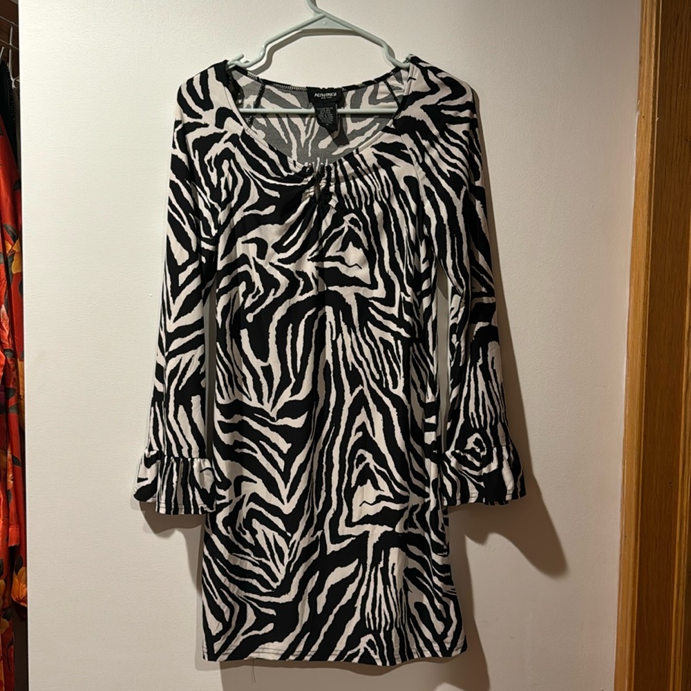ALYN PAIGE NY• zebra print long sleeve dress